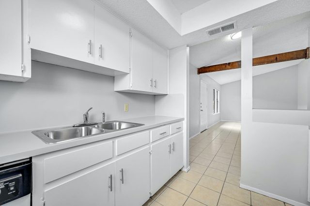 2008 Old West PL B, Round Rock, TX 78681