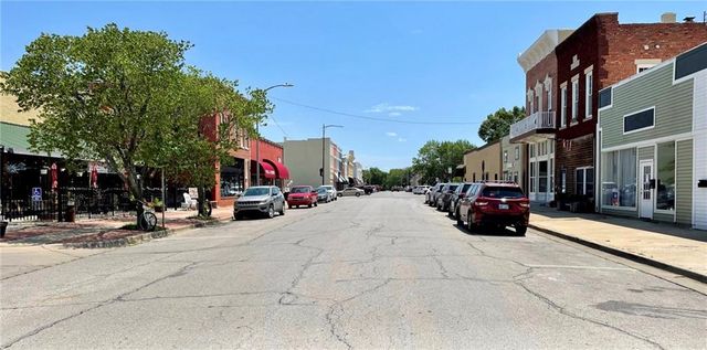 120 W Peoria Street, Paola, KS 66071