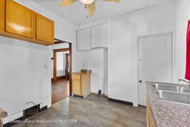 1807 Teel Avenue, Lansing, MI 48910