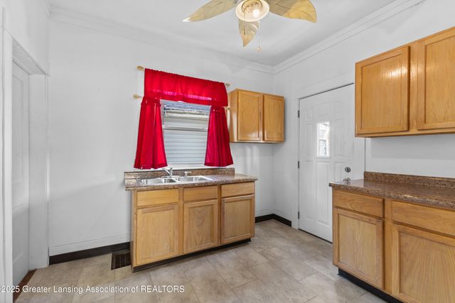 1807 Teel Avenue, Lansing, MI 48910