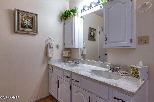 2045 SILVER CREEK Drive, Show Low, AZ 85901