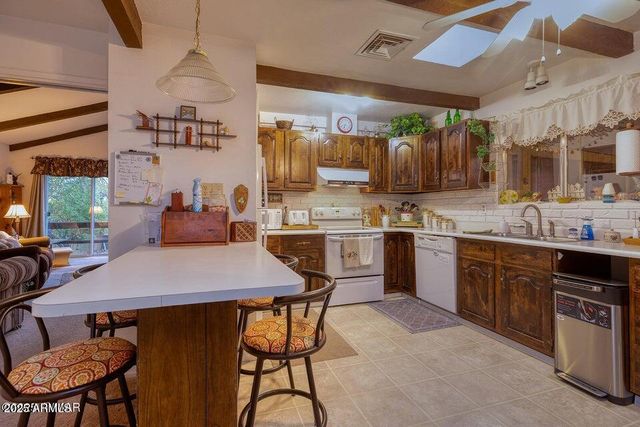 2045 SILVER CREEK Drive, Show Low, AZ 85901