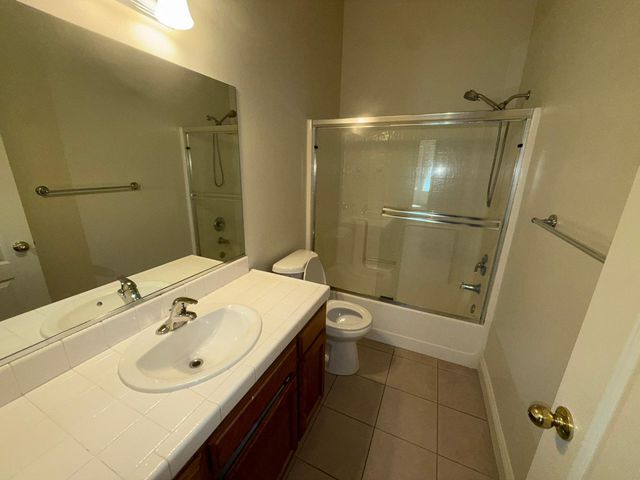 2672 Wrenwood Avenue, Clovis, CA 93611