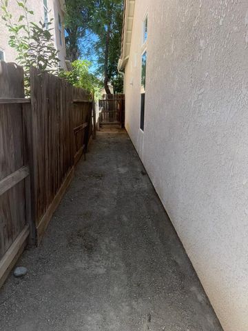 2672 Wrenwood Avenue, Clovis, CA 93611