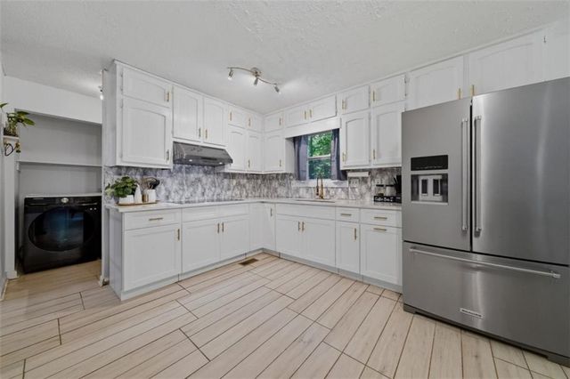 200 Huntcliff Court, Fayetteville, GA 30214