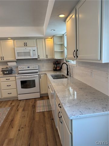 7 Homestead Avenue, Schroeppel, NY 13135