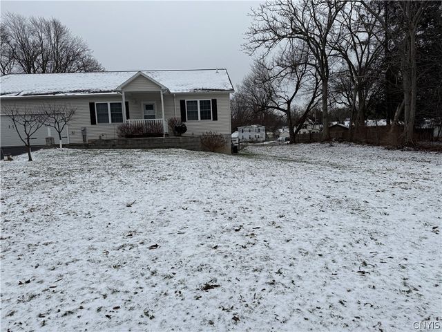 7 Homestead Avenue, Schroeppel, NY 13135