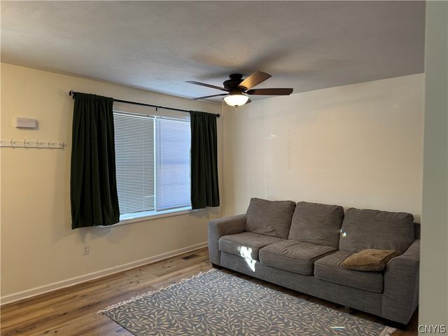 7 Homestead Avenue, Schroeppel, NY 13135