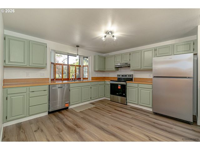 2412 Sw INDIAN MARY Ct, Troutdale, OR 97060