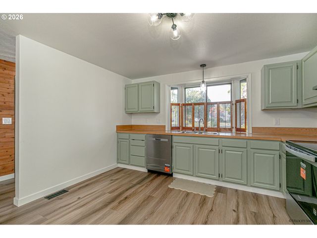2412 Sw INDIAN MARY Ct, Troutdale, OR 97060