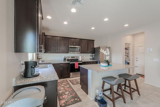 43653 W CYPRESS Lane, Maricopa, AZ 85138