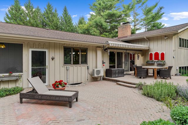 1510 York Terrace, York Twp, MI 48176