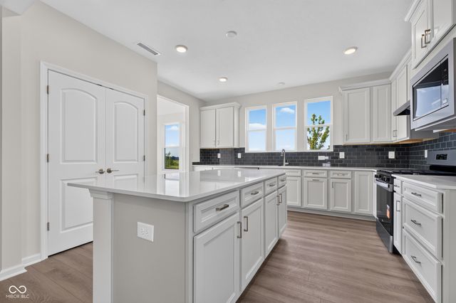3200 Balsamroot Drive, Greenwood, IN 46143