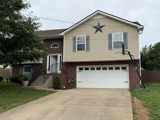 3402 Queensbury Rd, Clarksville, TN 37042