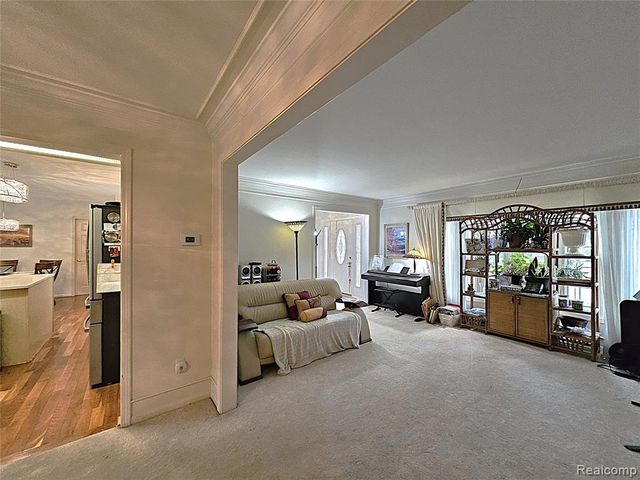 1114 Chaffer Drive, Rochester Hills, MI 48306