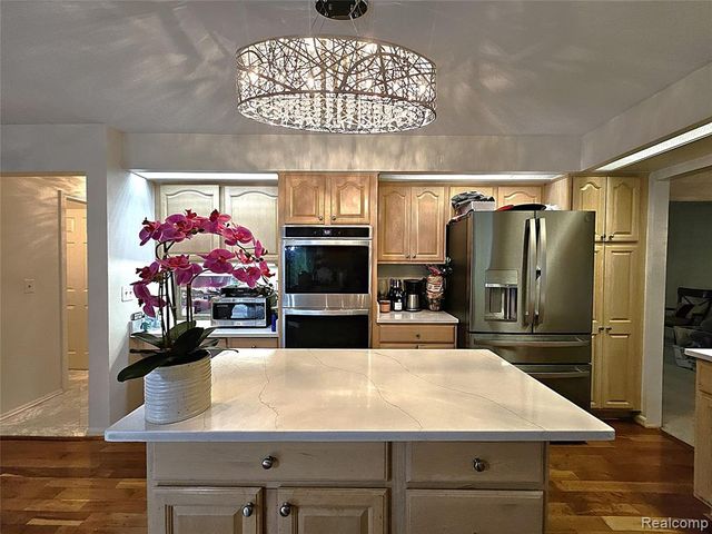 1114 Chaffer Drive, Rochester Hills, MI 48306