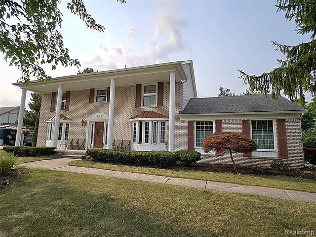 1114 Chaffer Drive, Rochester Hills, MI 48306