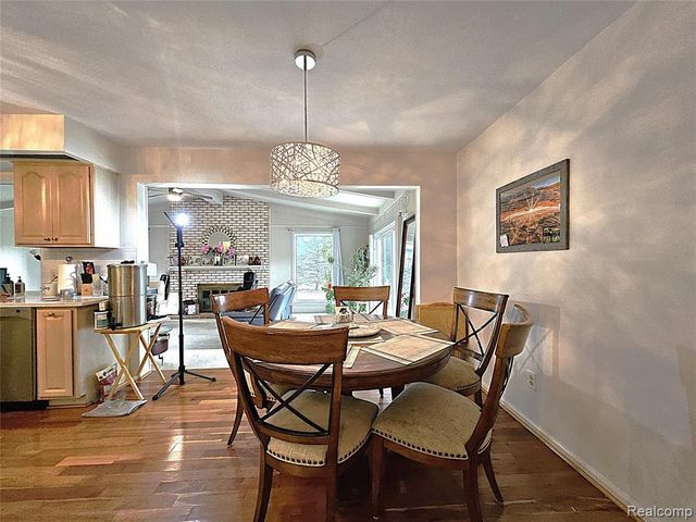 1114 Chaffer Drive, Rochester Hills, MI 48306