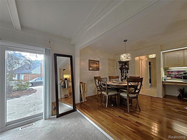1114 Chaffer Drive, Rochester Hills, MI 48306