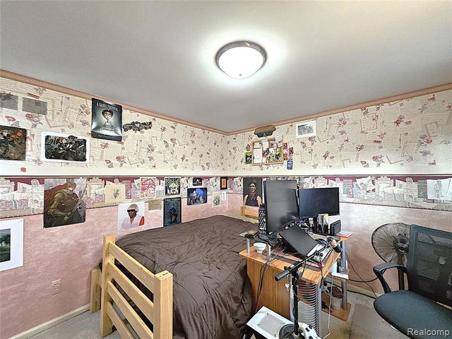 1114 Chaffer Drive, Rochester Hills, MI 48306