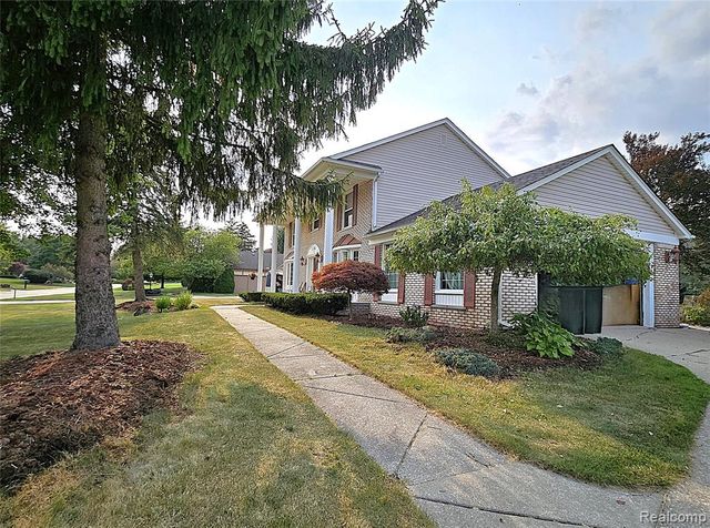 1114 Chaffer Drive, Rochester Hills, MI 48306