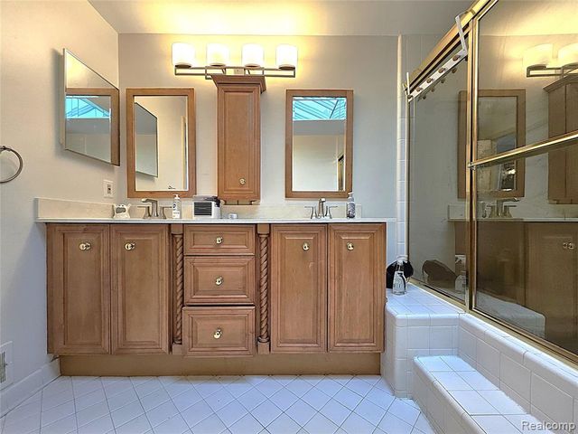 1114 Chaffer Drive, Rochester Hills, MI 48306
