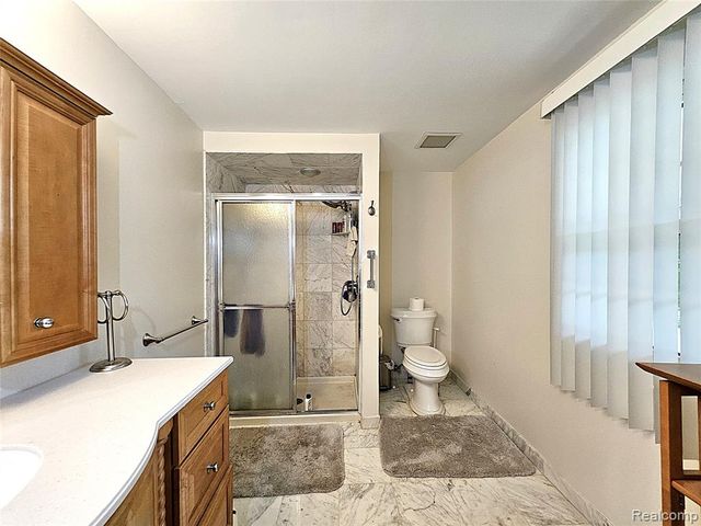 1114 Chaffer Drive, Rochester Hills, MI 48306