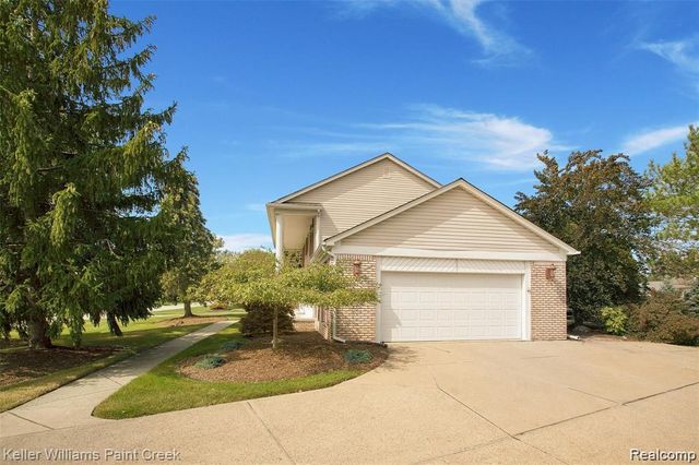 1114 Chaffer Drive, Rochester Hills, MI 48306