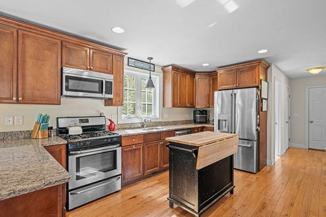 10 Caitlin Cir, Salisbury, MA 01952