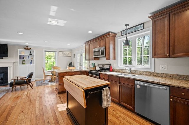 10 Caitlin Cir, Salisbury, MA 01952