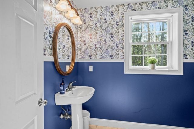 10 Caitlin Cir, Salisbury, MA 01952