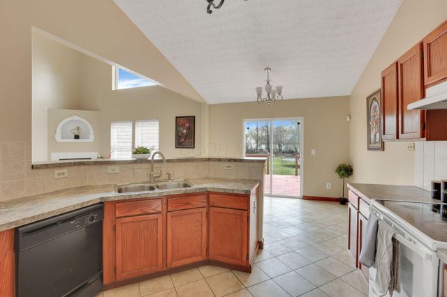 192 Strathsprey Drive, Blacklick, OH 43004