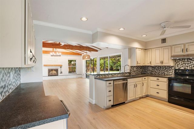 4200 DES PLAINES DRIVE, Sarasota, FL 34233