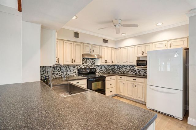 4200 DES PLAINES DRIVE, Sarasota, FL 34233