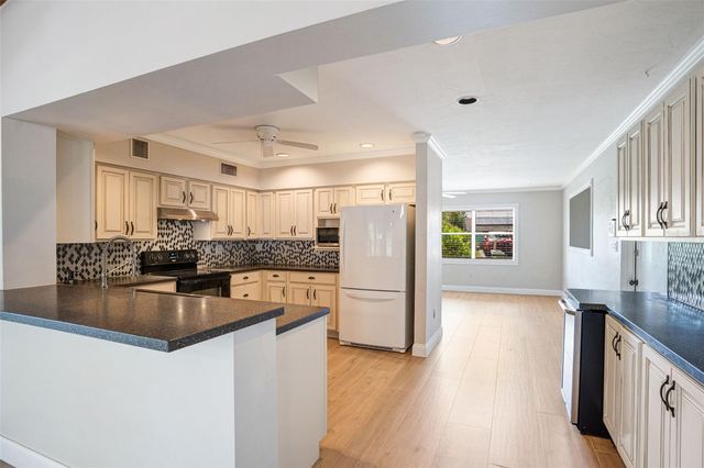 4200 DES PLAINES DRIVE, Sarasota, FL 34233