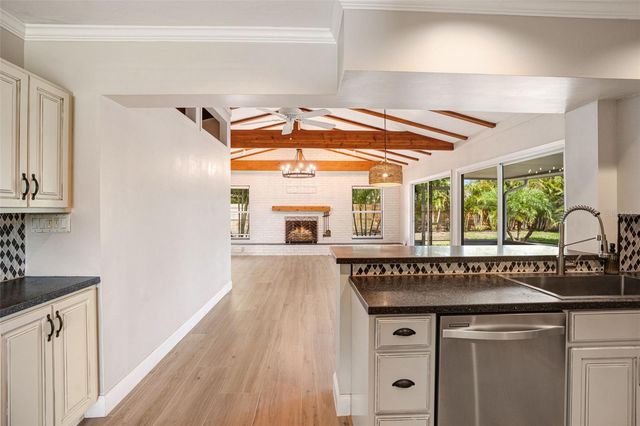 4200 DES PLAINES DRIVE, Sarasota, FL 34233
