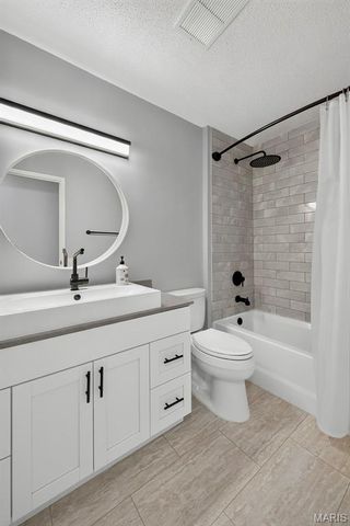 4741 Melissa Jo Lane, St Louis, MO 63128