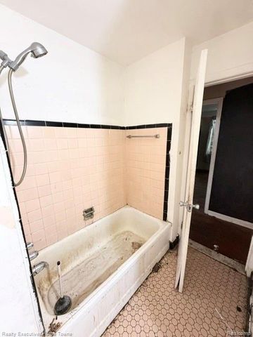 18522 Rosemont Avenue, Detroit, MI 48219