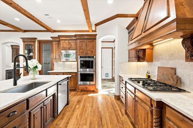 686 Knob Hill Court, Argyle, TX 76226