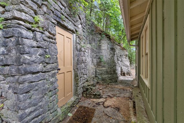 6 Steele Street, Eureka Springs, AR 72632