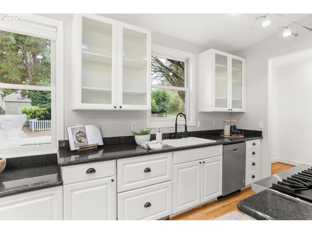 2622 Sw DAVENPORT Ct, Portland, OR 97201