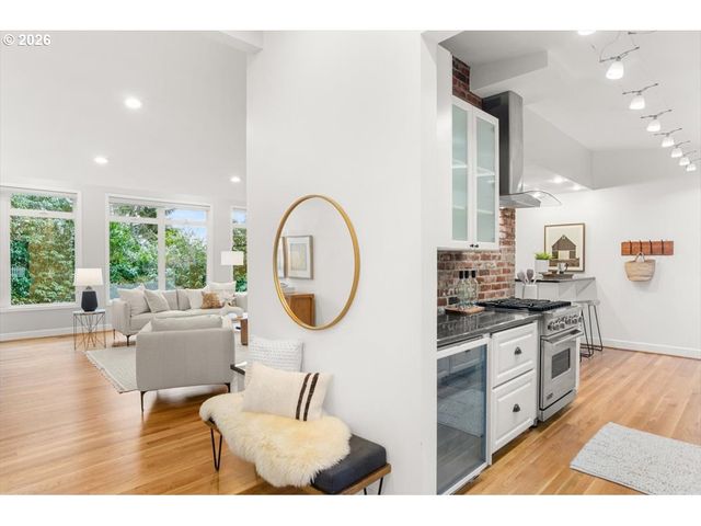 2622 Sw DAVENPORT Ct, Portland, OR 97201