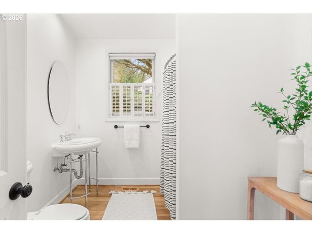 2622 Sw DAVENPORT Ct, Portland, OR 97201