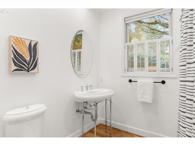 2622 Sw DAVENPORT Ct, Portland, OR 97201