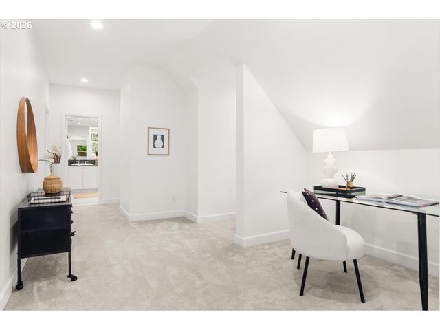 2622 Sw DAVENPORT Ct, Portland, OR 97201