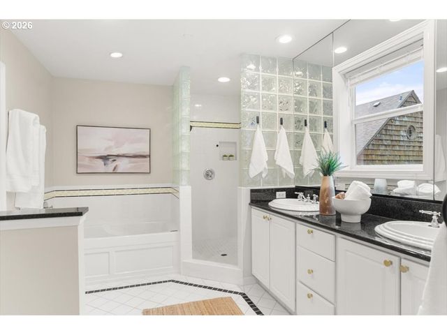 2622 Sw DAVENPORT Ct, Portland, OR 97201