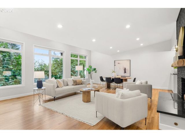 2622 Sw DAVENPORT Ct, Portland, OR 97201