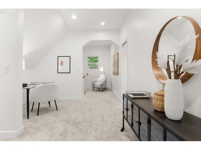 2622 Sw DAVENPORT Ct, Portland, OR 97201