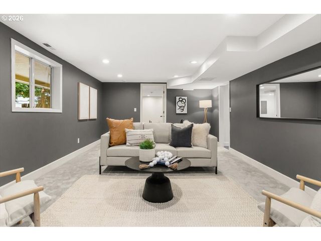 2622 Sw DAVENPORT Ct, Portland, OR 97201