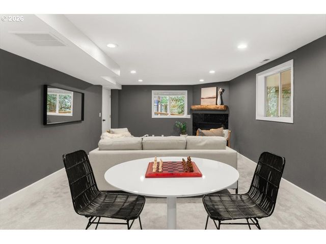 2622 Sw DAVENPORT Ct, Portland, OR 97201